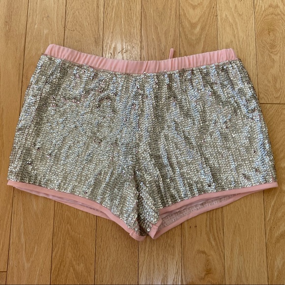 NWT Forever 21 Silver Sequin Shorts Size L - Picture 3 of 10